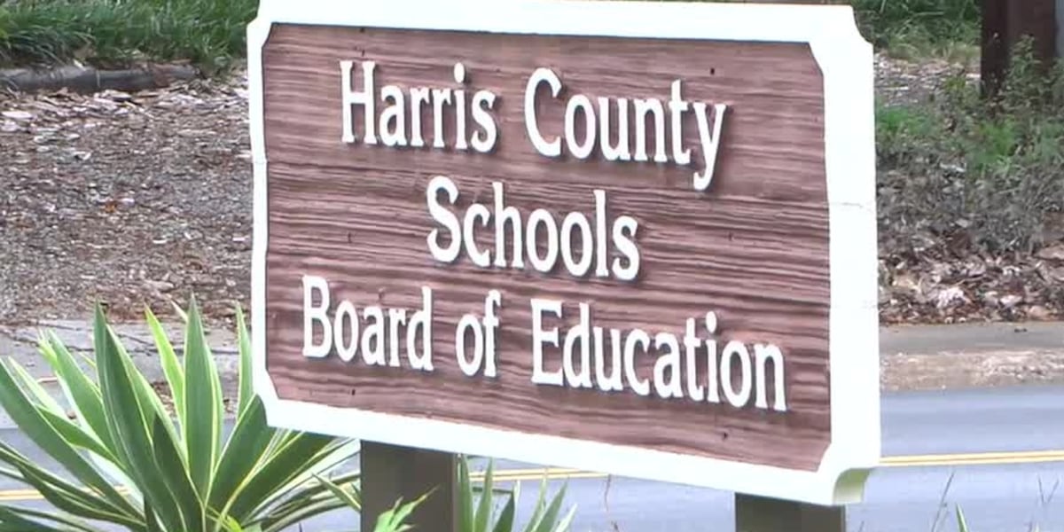 Harris County school board reviews 12 applications for superintendent