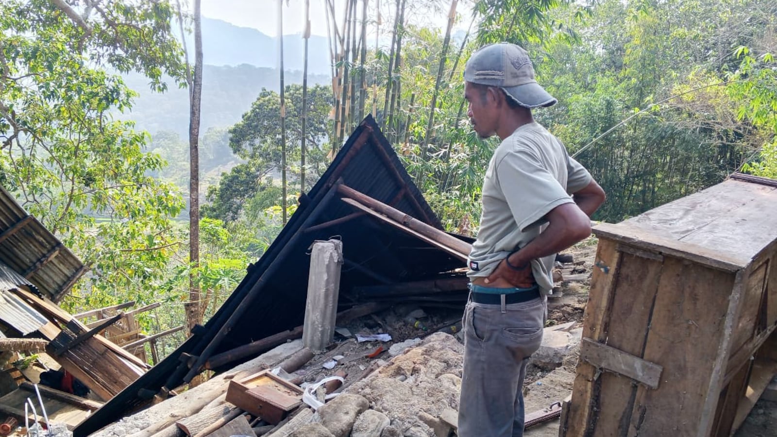 Magnitude 7.7 earthquake strikes off Indonesia’s coast, toppling ...